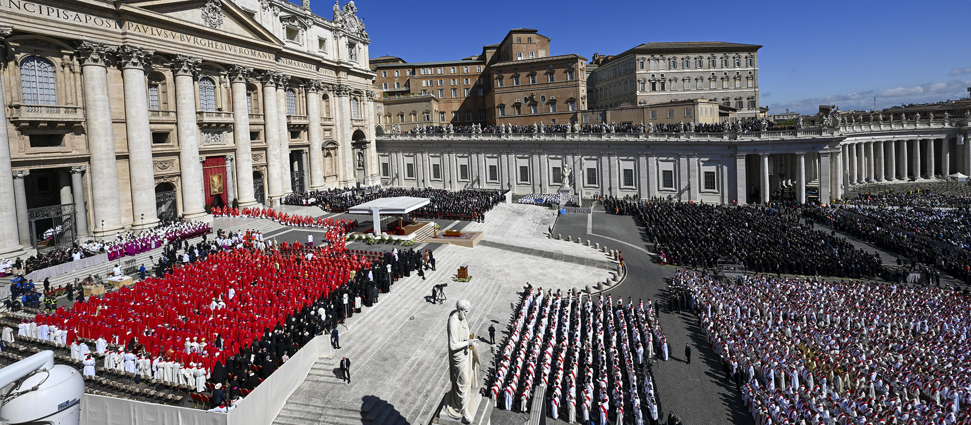 Trauerfeier für Papst Franziskus auf dem Petersplatz