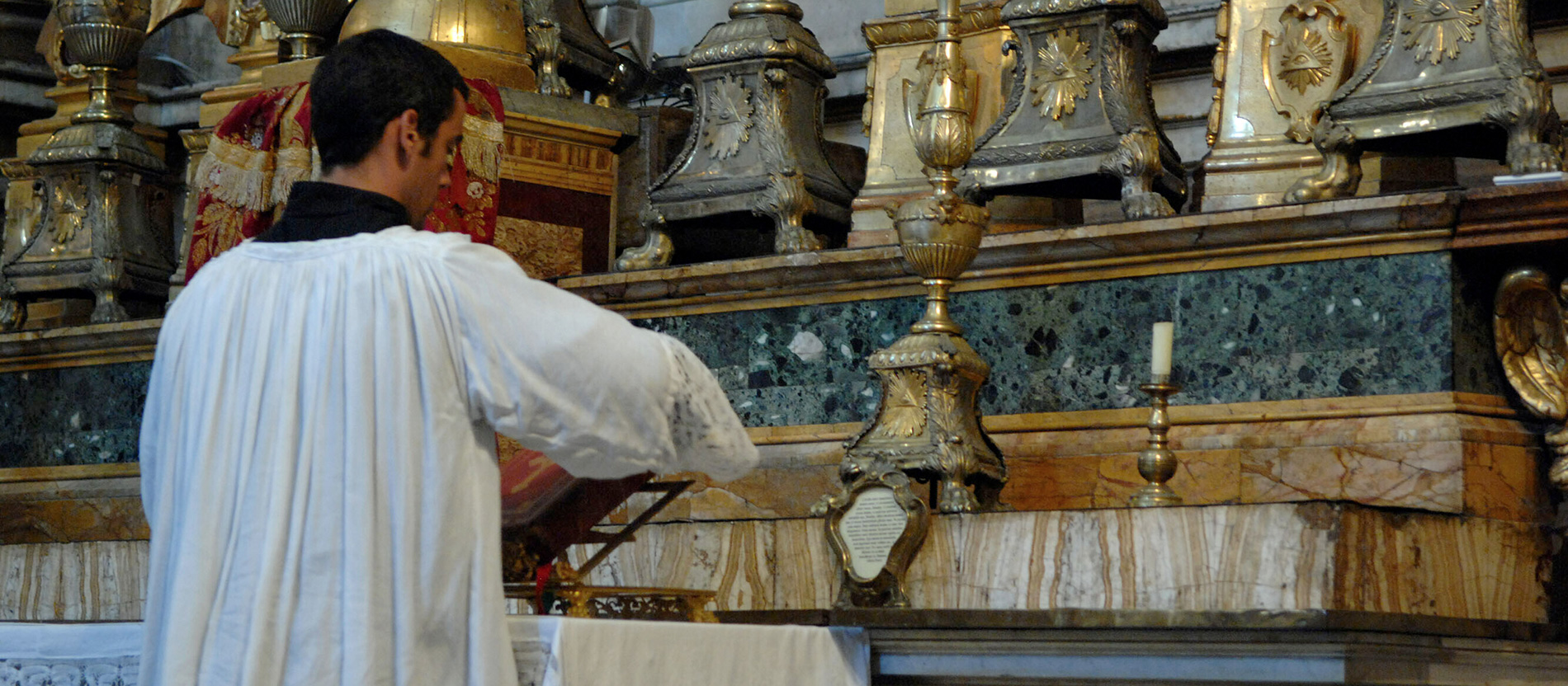 An altar server at a mass in the pre-conciliar form