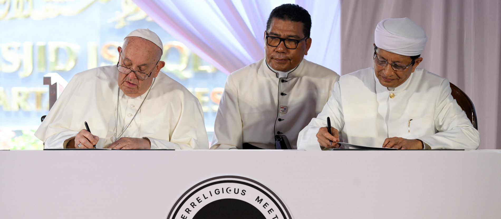 Pope Francis and Nasaruddin Umar, Grand Imam of the Istiqlal Mosque in Jakarta, at the signing of the "Joint Declaration of Istiqlal 2024"