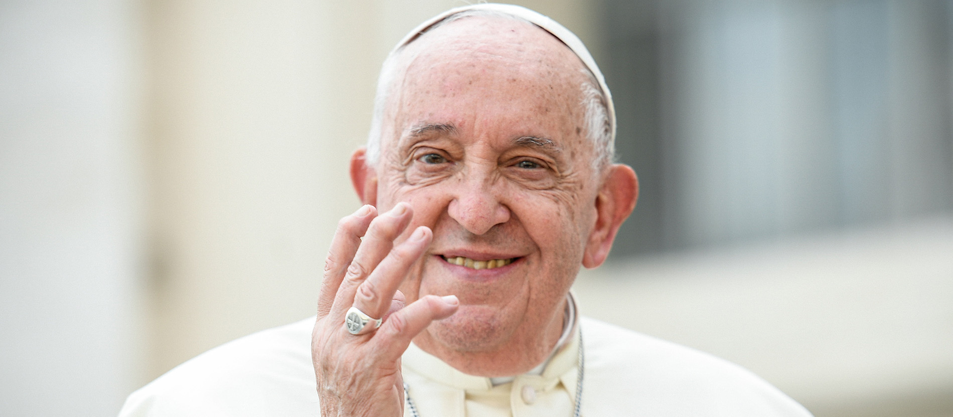 Papst Franziskus lächelt. (Archivbild)