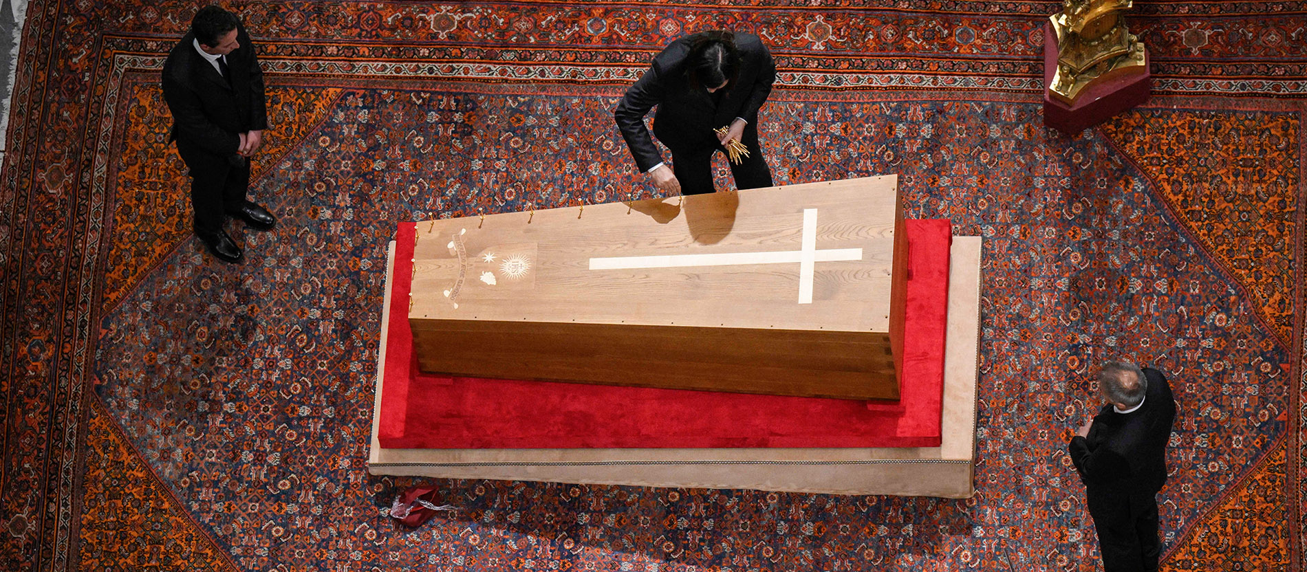 Der verschlossene Sarg von Papst Franziskus
