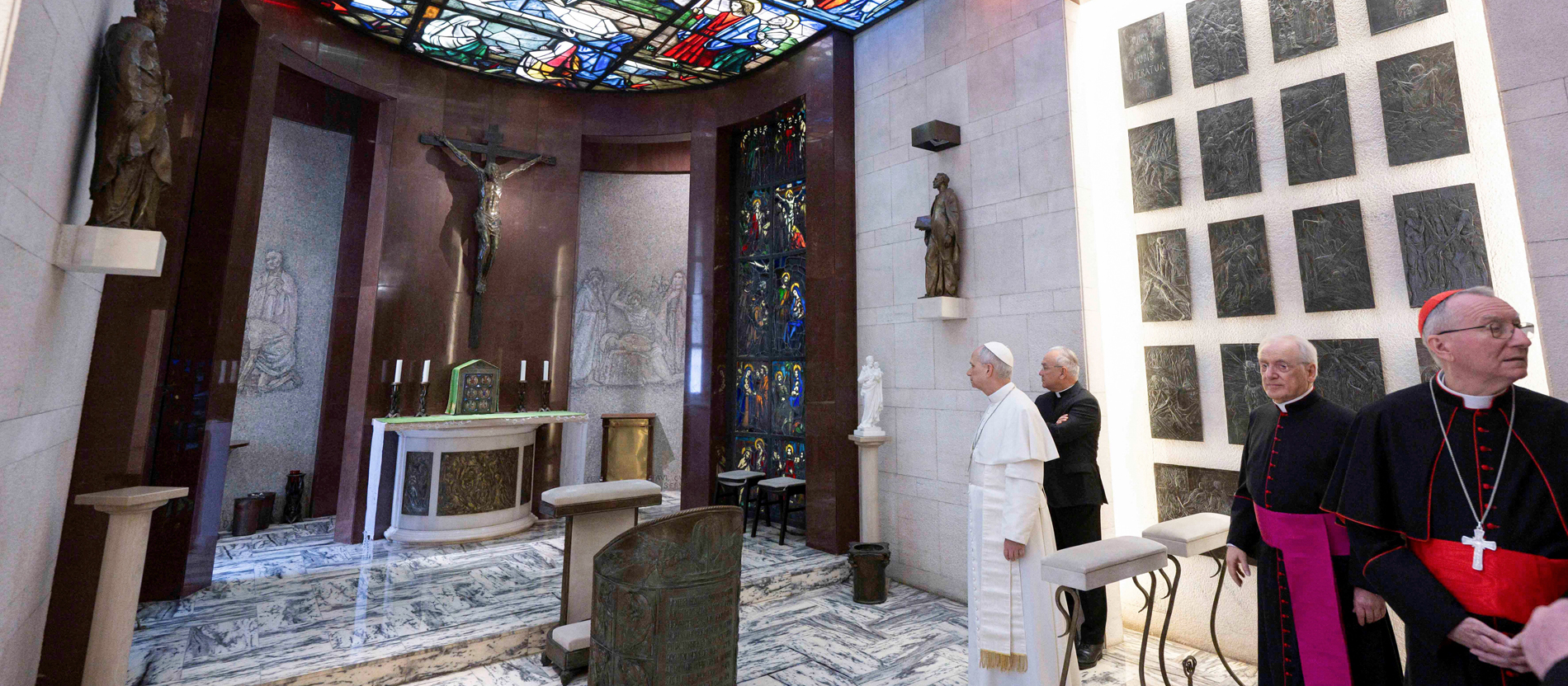 Papst Leo XIV. besucht die Kapelle im päpstlichen Appartement