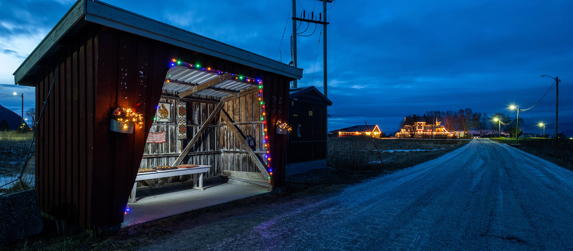 Warten an der Bushaltestelle – wie auf den Advent