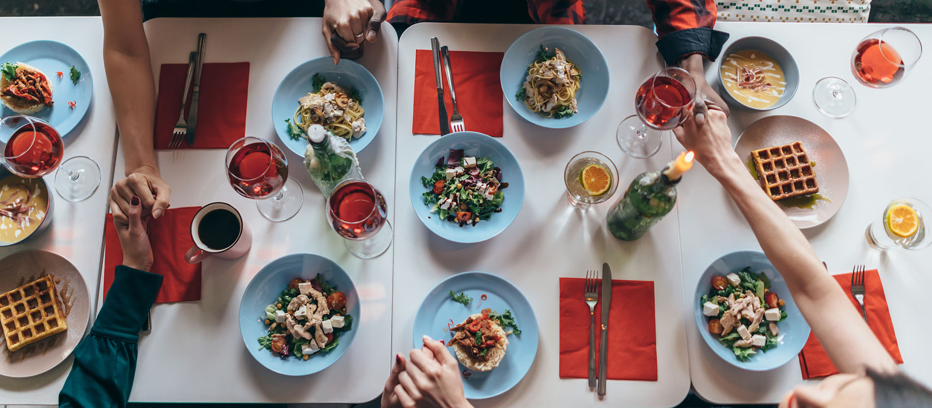 Ein Tischgebet: Der Blick über den eigenen Tellerrand