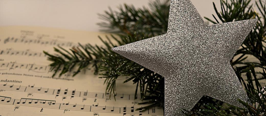 Warum uns Weihnachtslieder glücklich machen