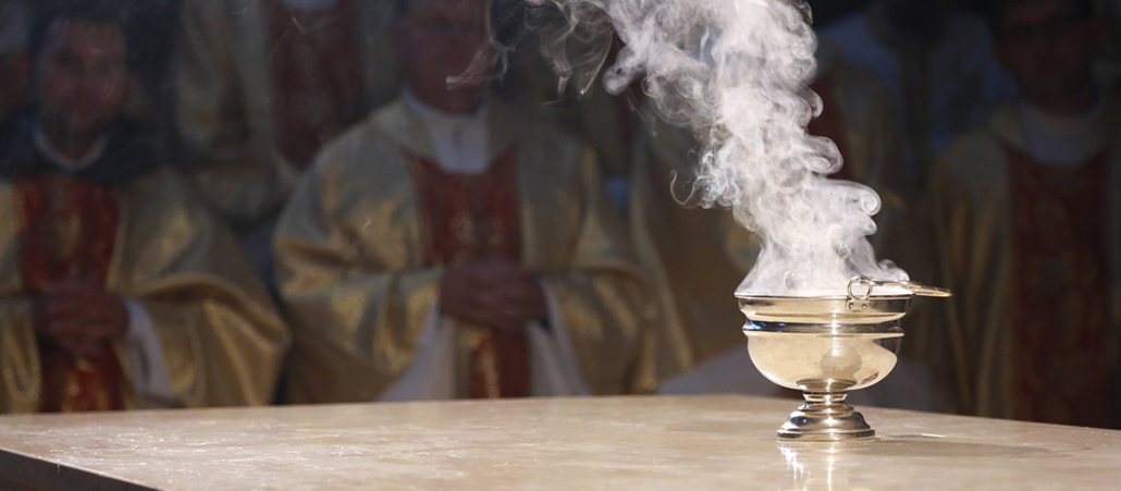 Weihrauch auf dem Altar