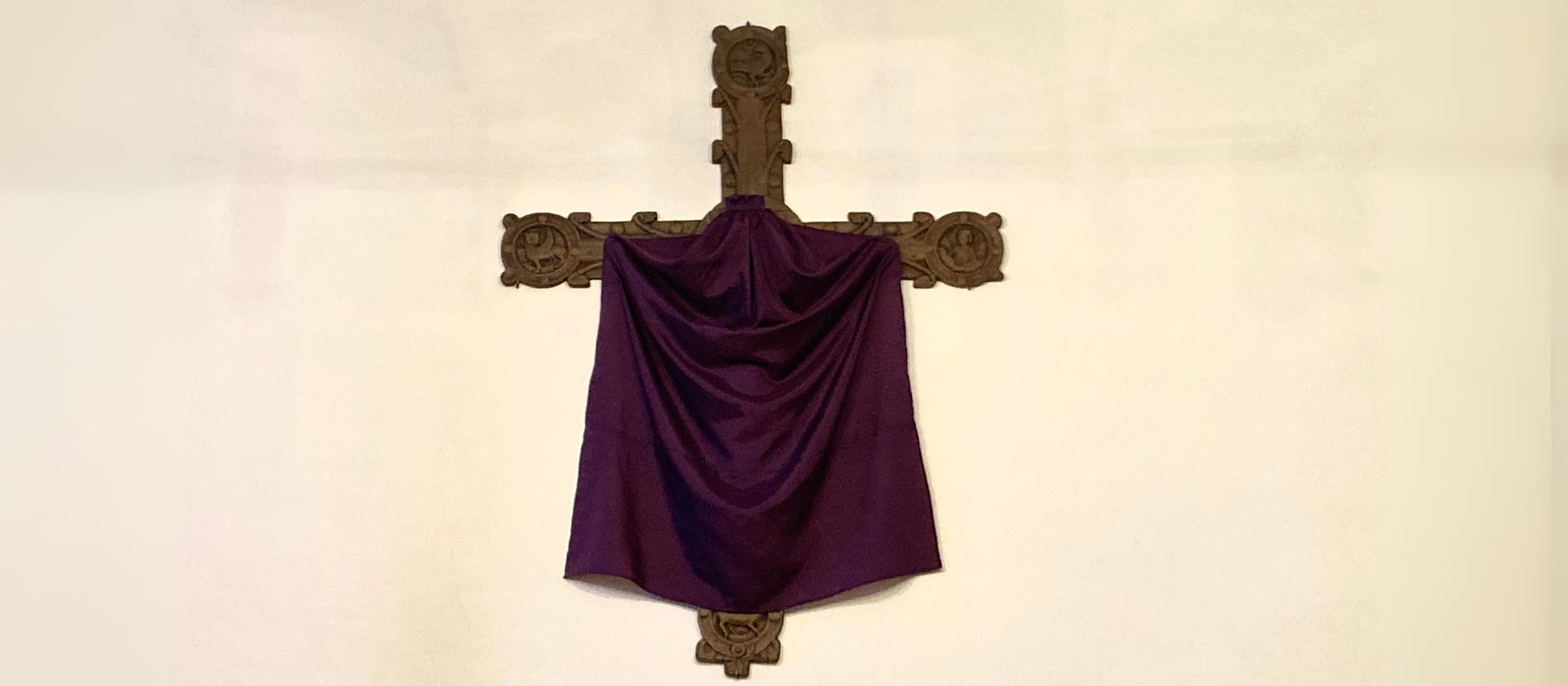 Das Kreuz Jesu: Vorübergehend verhüllt