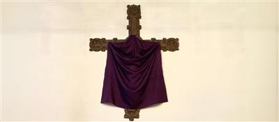 Das Kreuz Jesu: Vorübergehend verhüllt